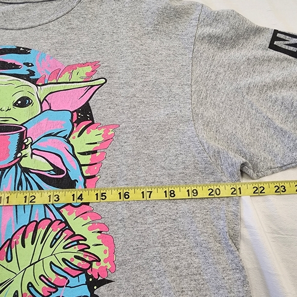 Star Wars Men's Gray T-Shirt with Colorful Yoda Graphic,  sz LG - Picture 5 of 11